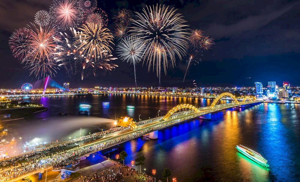 The Dragon Bridge is situated on Nguyen Van Linh Street in Hai Chau District, Da Nang